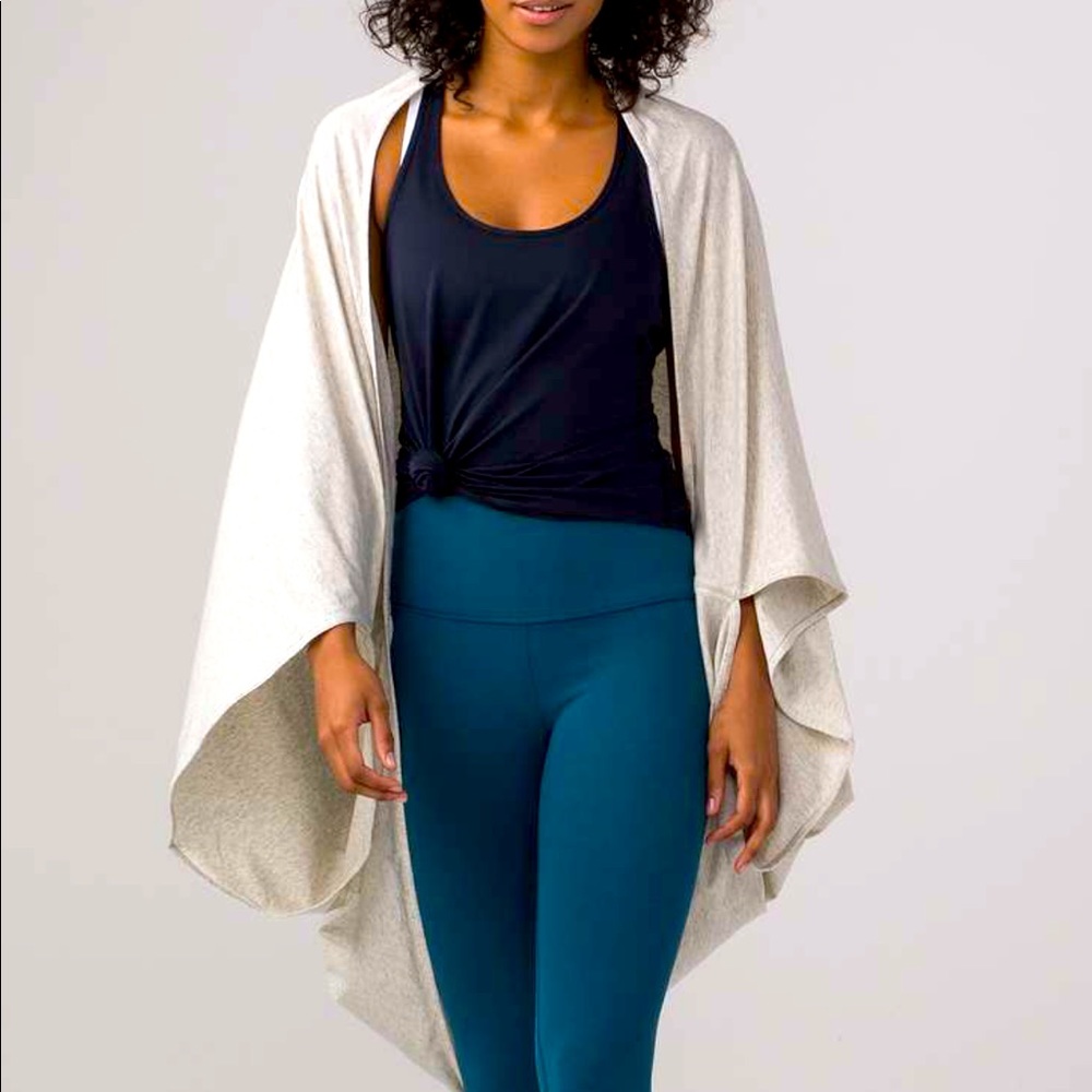 Lululemon Sage Scarf Heated Light Grey